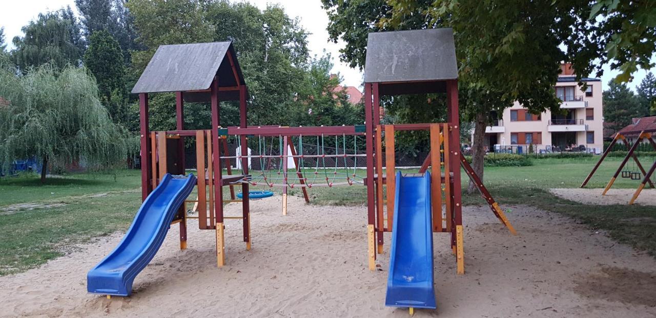 מלון בלטונללה Grantek Ueduelohaz מראה חיצוני תמונה